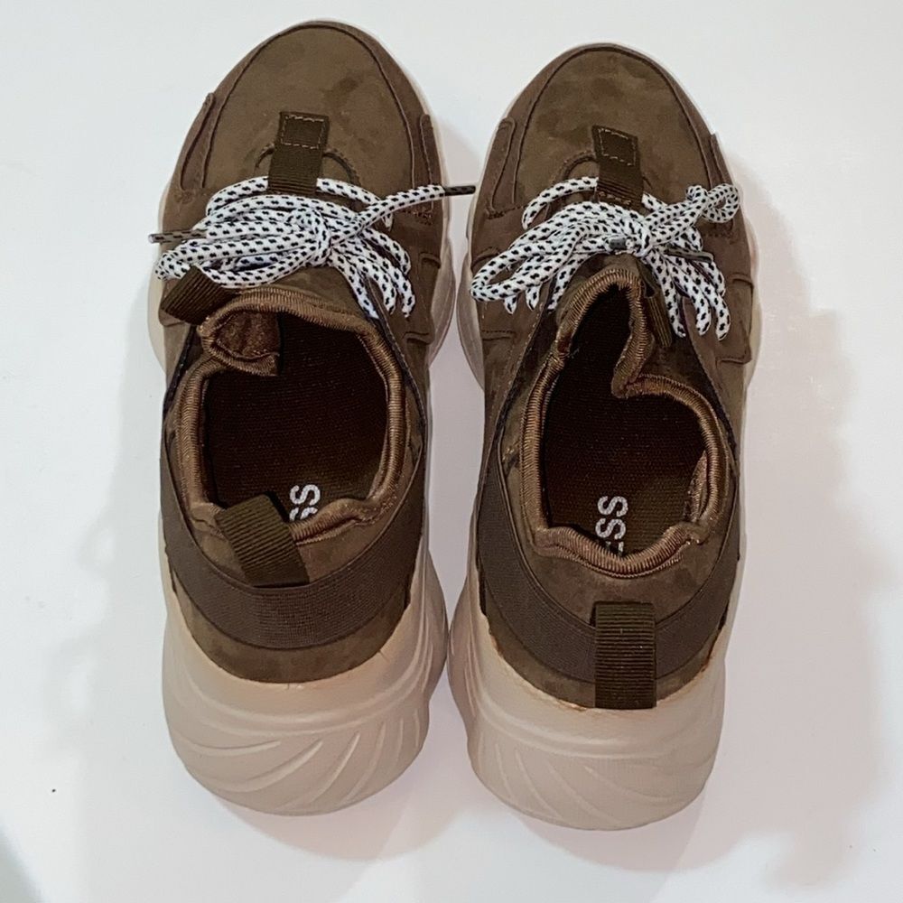 Berness Brown Sneakers With White Laces Women’s Shoes Size 8